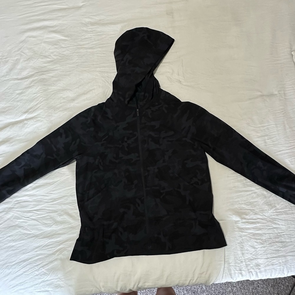 Lululemon wind breaker camo jacket